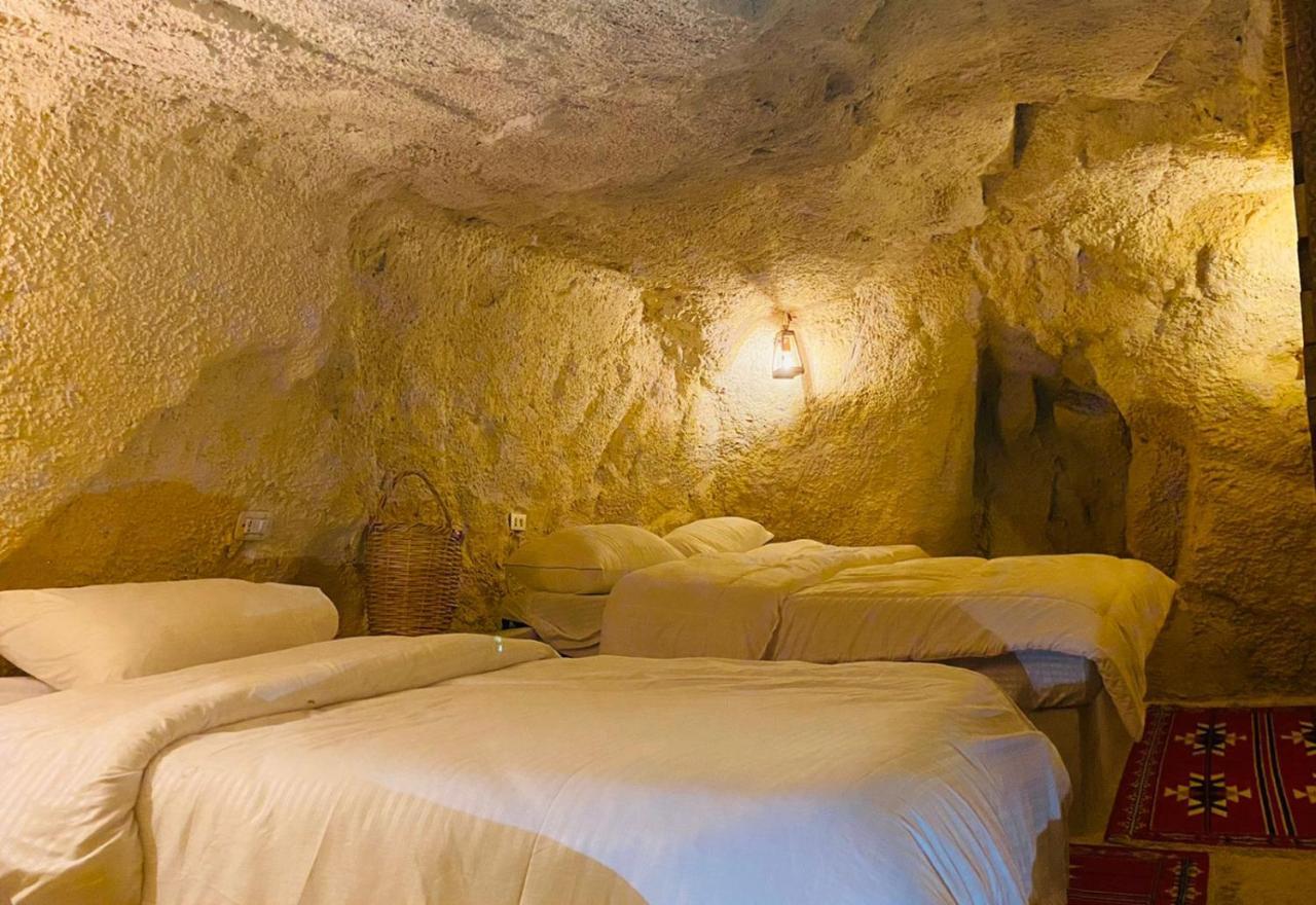 7 Caves Hotel Al Jāyah Exteriér fotografie