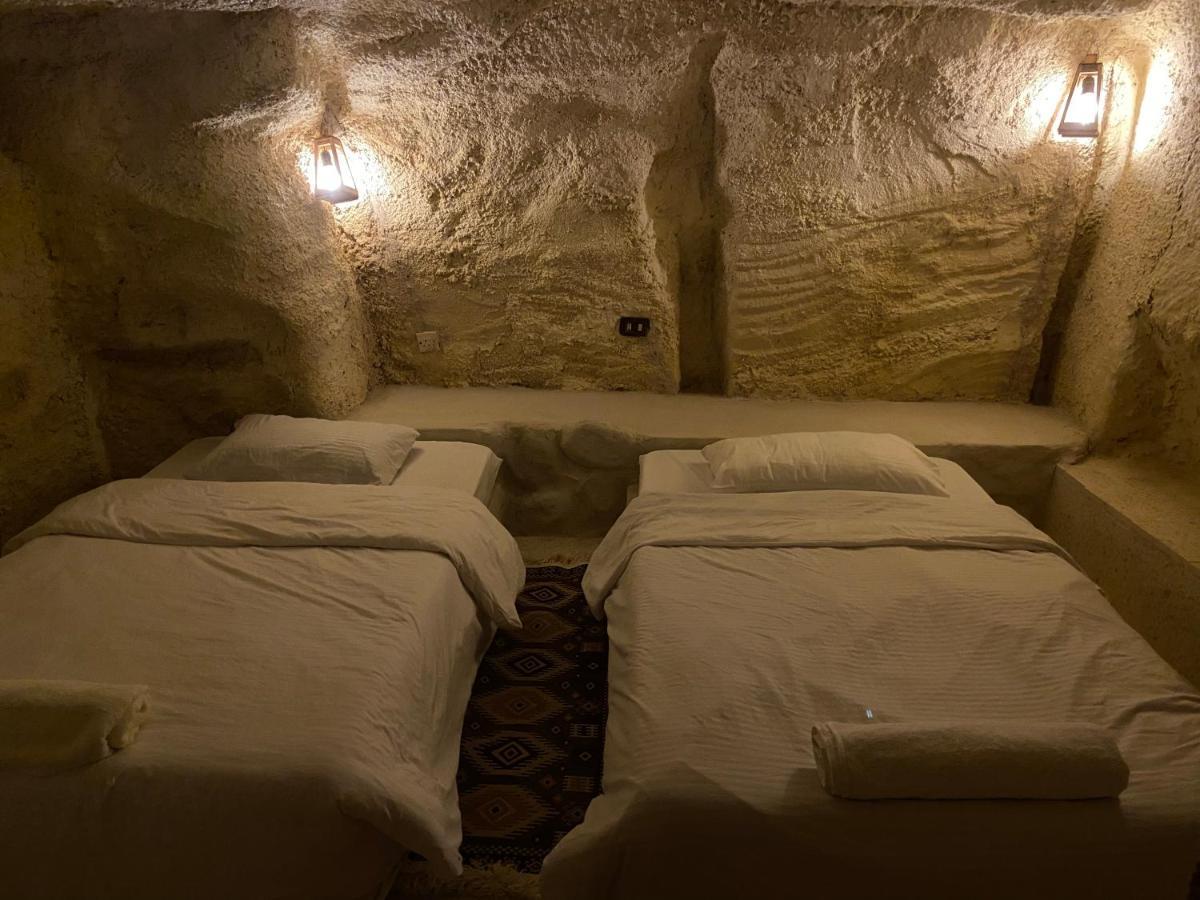 7 Caves Hotel Al Jāyah Exteriér fotografie